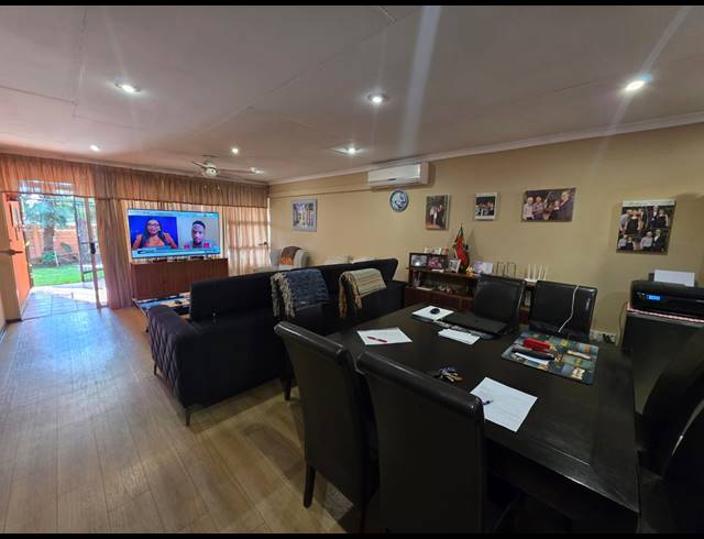 3 BEDROOM TOWNHOUSE TO LET IN VANDERBIJLPARK SW 1